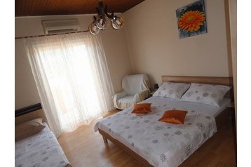 Croatie Privát Pirovac, Extérieur